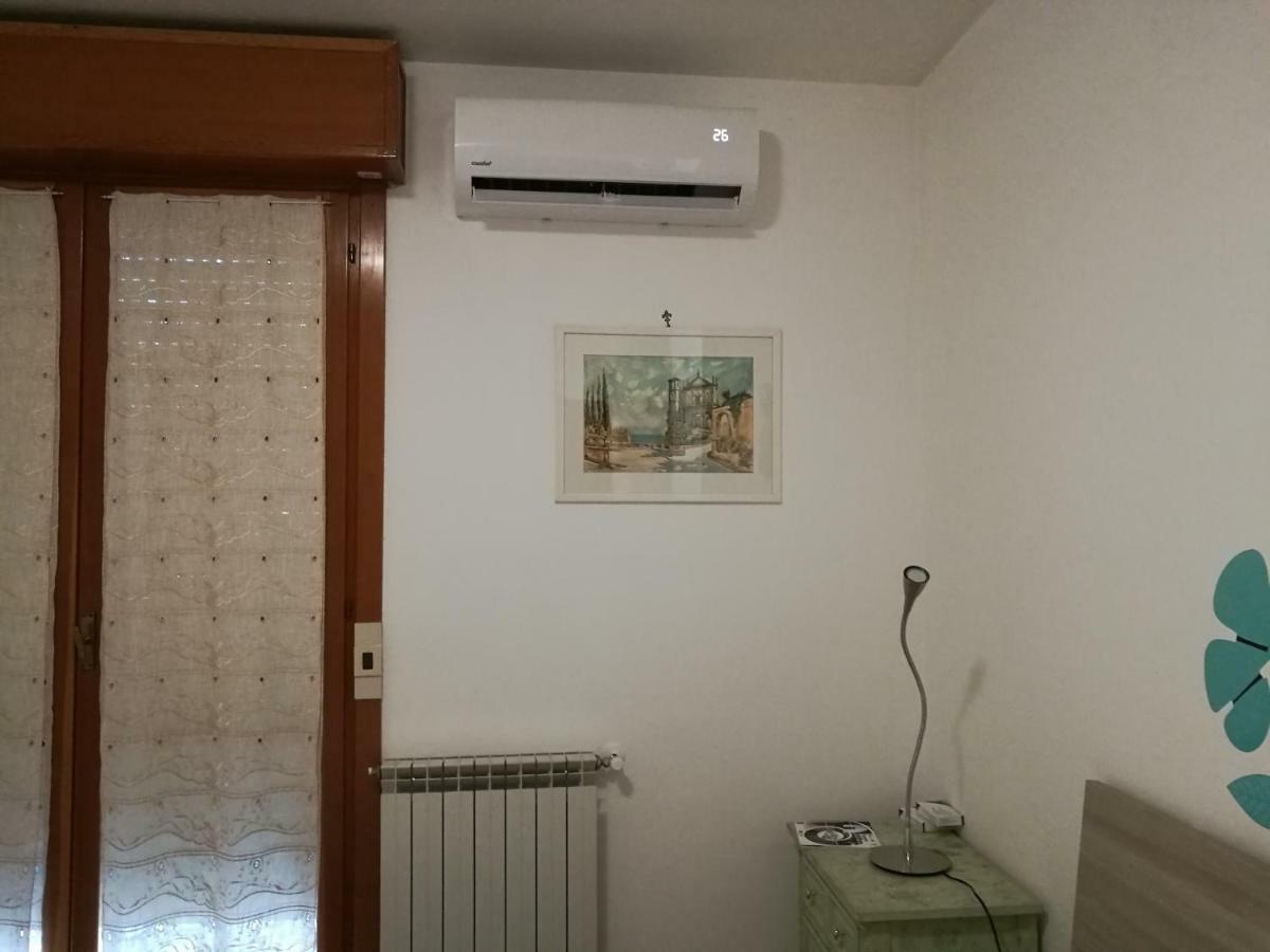 Camera Privata Hotell Pomezia Eksteriør bilde